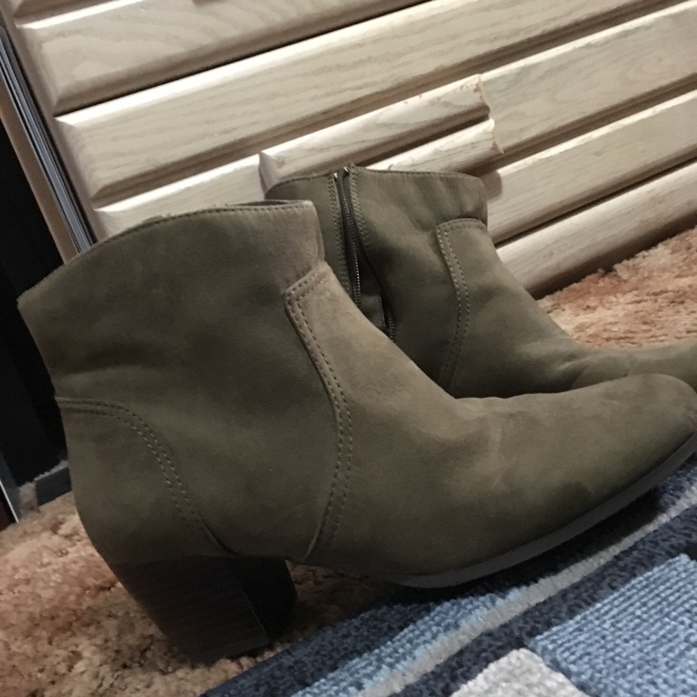 ANA MEMORY FOAM BOOTIES